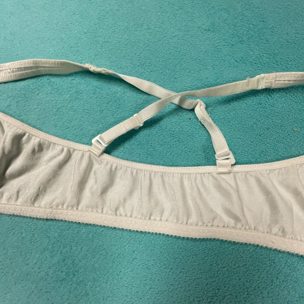 Victoria's Secret 36D Underwire, Convertible, Front Clasp White Bra - Vintage - Picture 7 of 13